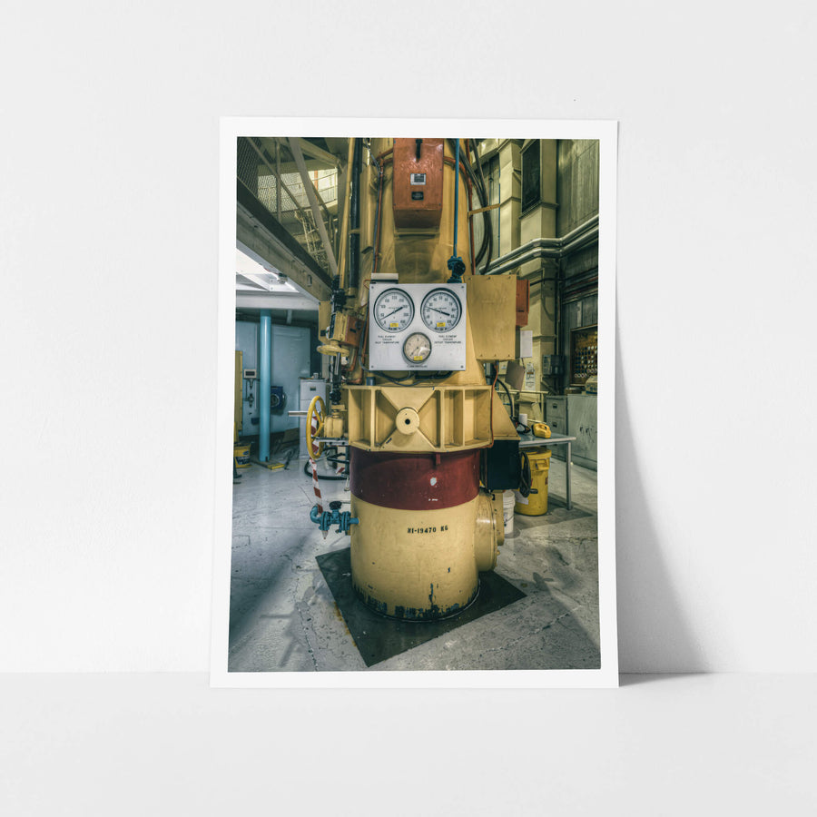 Fuel Element Flask at ANSTO HIFAR, this 19.47-tonne flask was one of two types used in reactor operations at ANSTO HIFAR:.