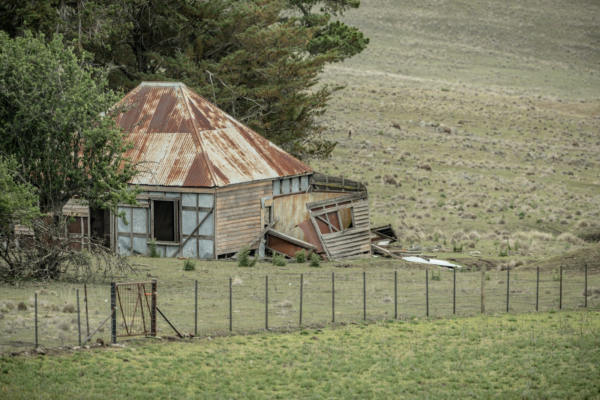 Ando Shack at A Place to Call Home, a small ruined shack around Ando.