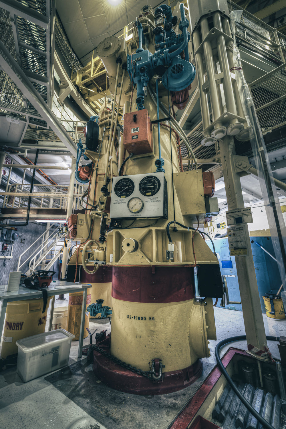 Fuel Transfer Flask at ANSTO HIFAR, designed for the secure transport of nuclear fuel elements, the flask was lined.