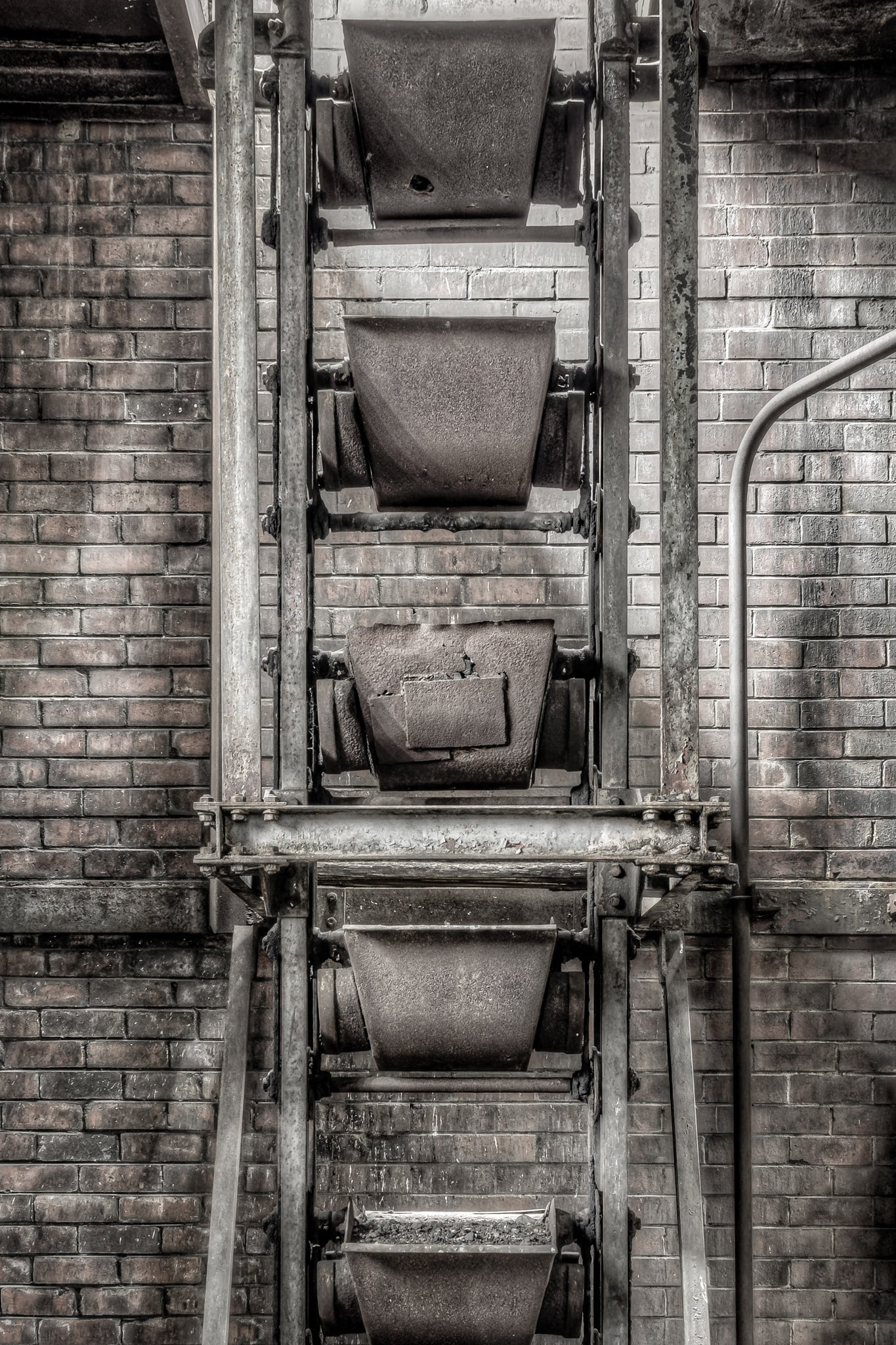 Bucket Conveyor at Bathurst Gasworks, the plant ran on coal carbonisation from 1888 until AGL switched to LPG reforming.