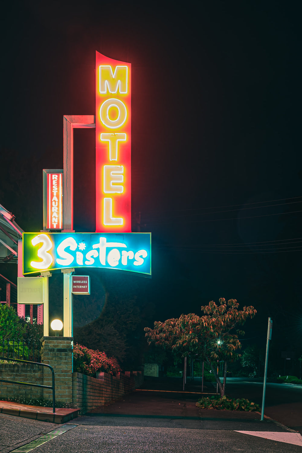 3 Sisters Motel Sign | Hotel Motel 101