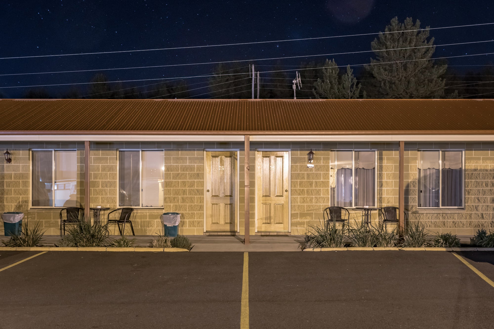 Black Gold Motel at Hotel Motel 101, two besser block rooms face an empty car park.