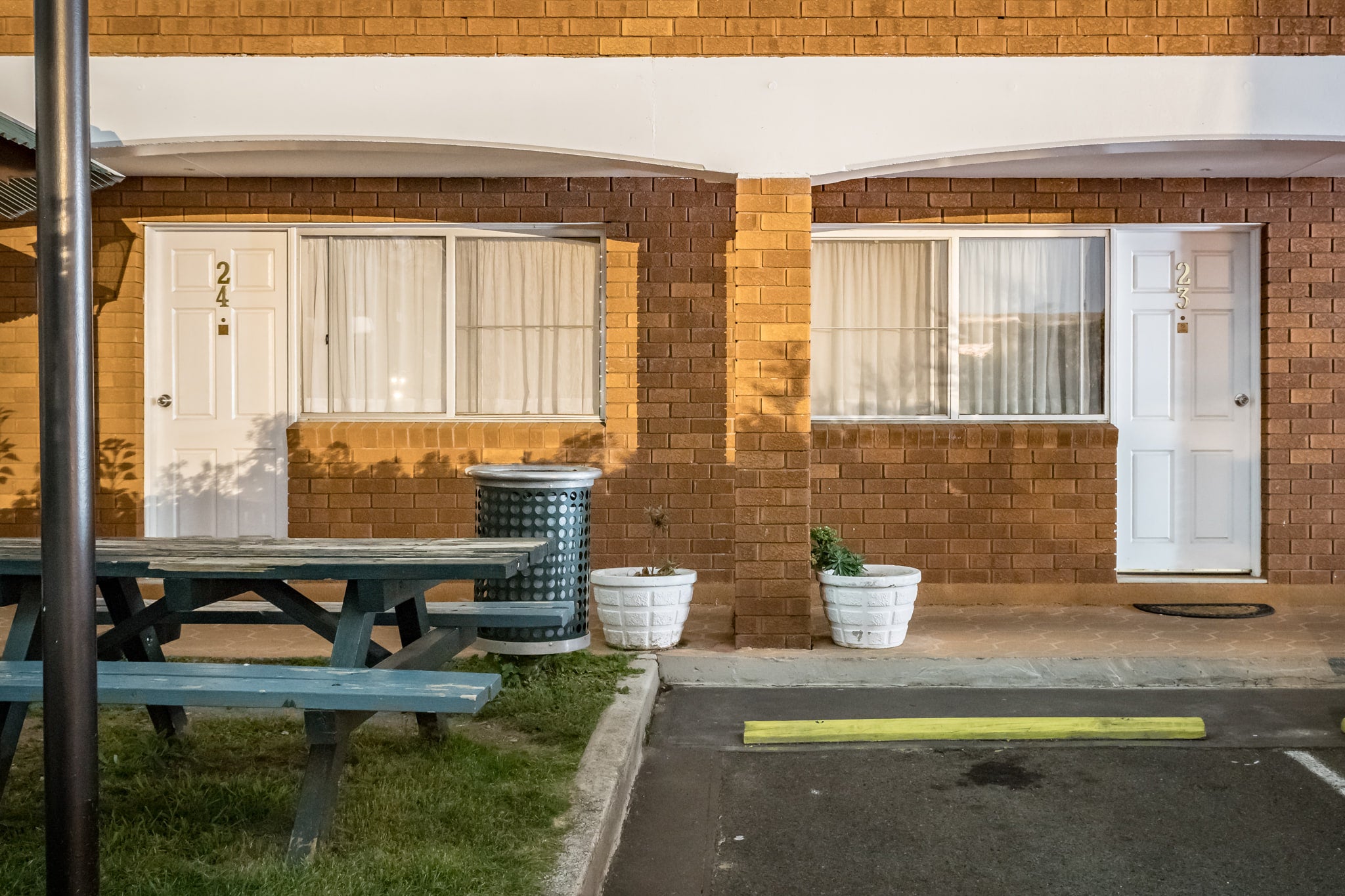 Katoomba Town Centre Motel at Hotel Motel 101, two brown brick units sit side by side.
