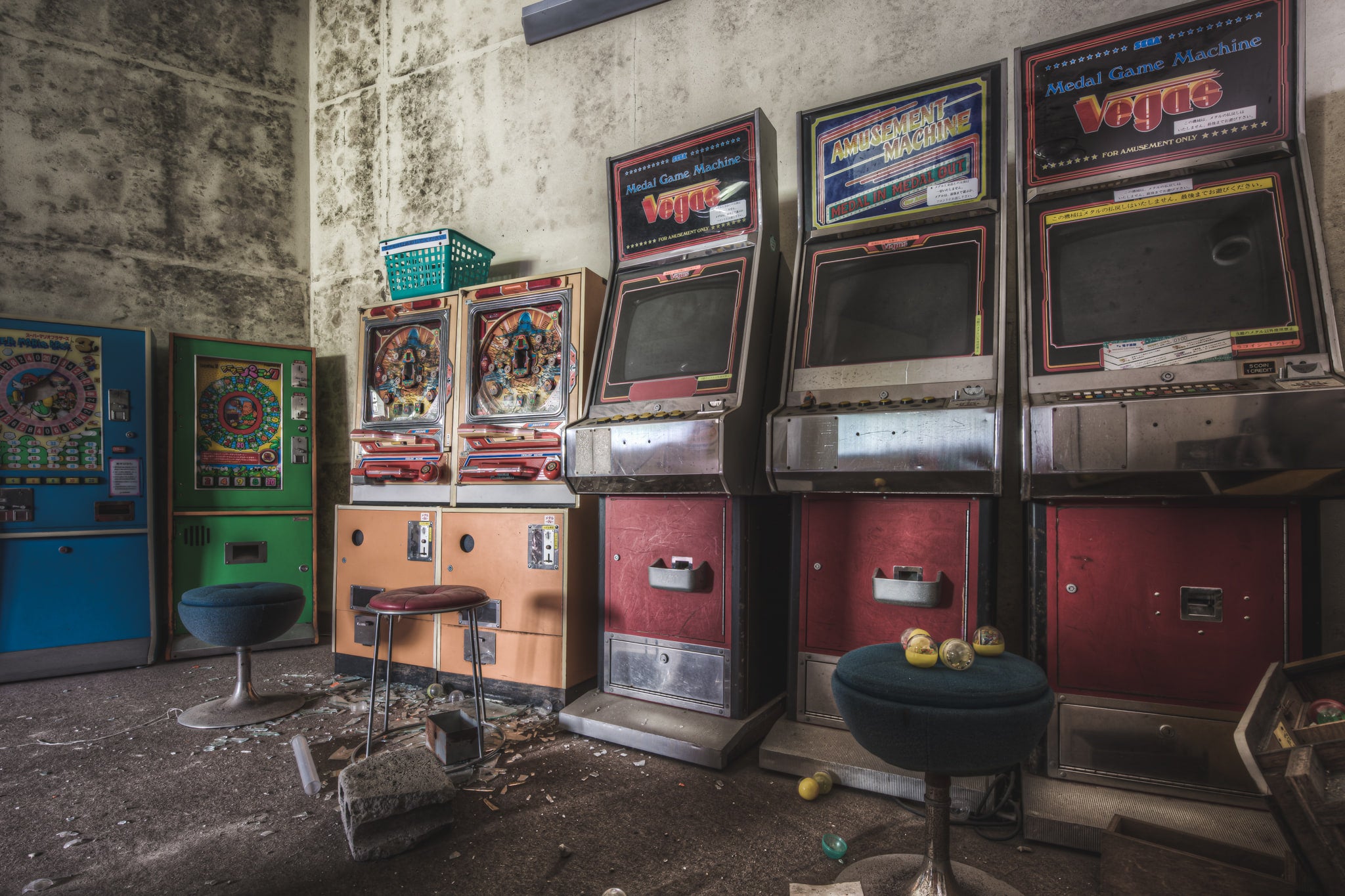Poker and Pachinko at Kinugawa Kan, a forgotten corner of Kinugawa Kan’s games room, where the sound of clattering pachinko.