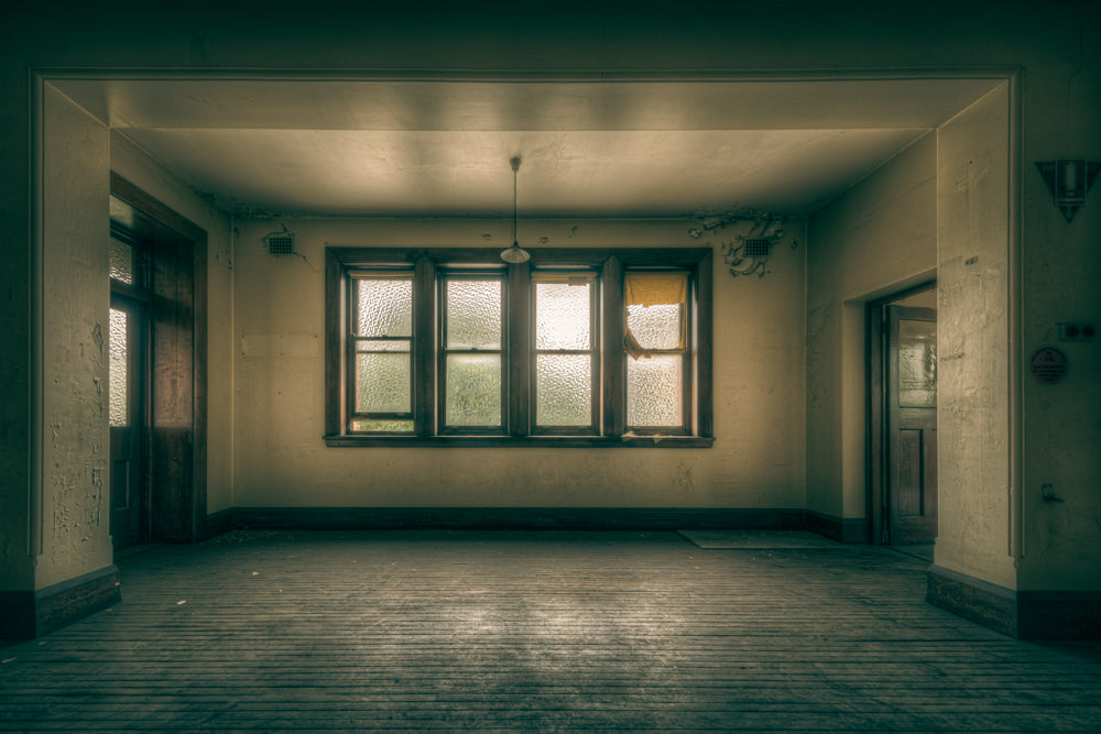 Parkview at Lewisham Hospital, four frosted glass windows fill the far wall of an empty ward room.