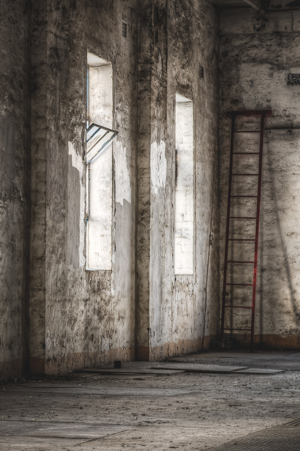 Windows at Mungo Scott Flour Mill, a row of windows on one of the mill floors.