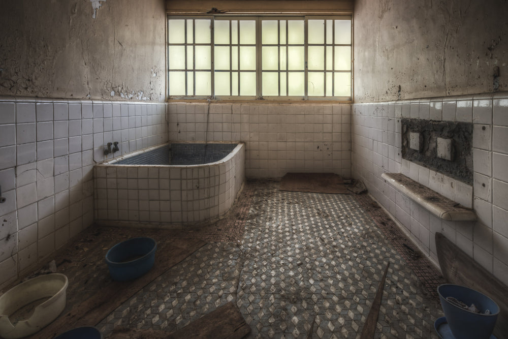 Yokusou at Nichitsu Mining Village, a small bathhouse room, tiled floor to ceiling in white square ceramic.