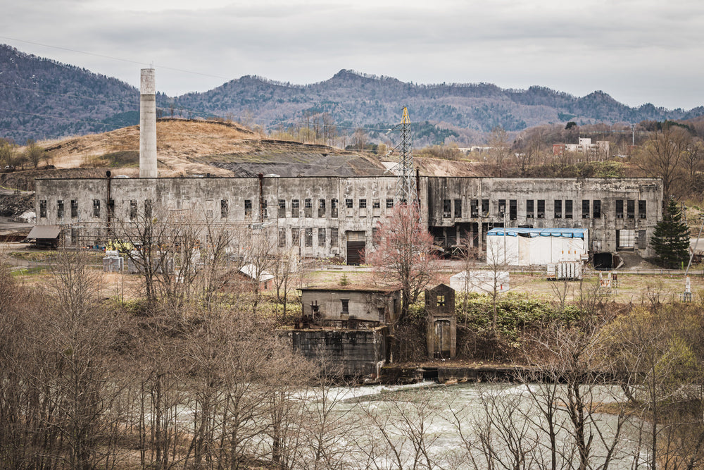 Shimizusawa Power Plant at Shimizusawa Thermal Power Plant, in the middle of the frame on the banks of the Yubari river is.